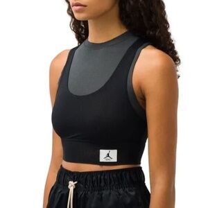 Jordan Essentials Womens Black Top L Crop Logo